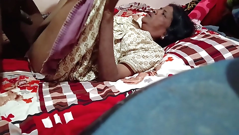 Indian teen with a beautiful natural body gets fucked on the bed