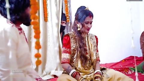 Indian MILF with a shaved pussy gets nailed by a thief