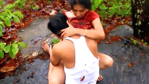 Indian brunette with sexy natural tits takes a nice walk