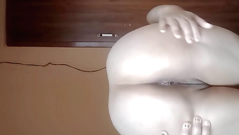 Solo girl is eating a big spoon of her man in amateur porn