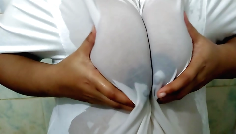 Amateur indian chick masturbating on cam in shower