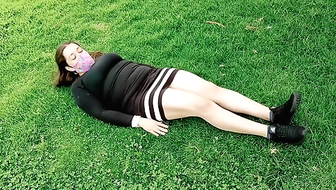 Amateur woman with a large round ass fucks in the yard