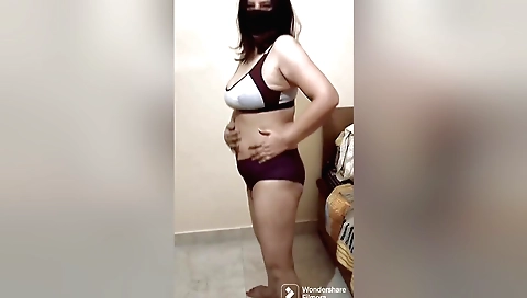A brunette milf has a very sexy body making homemade porn