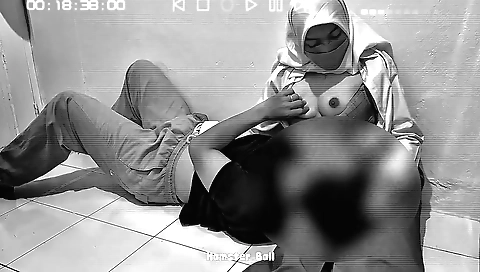 Damn! Caught On Video: Malay Student 18+ Gets Handjob