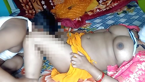 Indian brunette fucked in the bed in the amateur film
