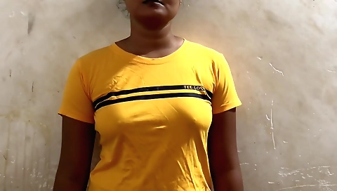 Indian teen makes big boobs show in homemade porn video