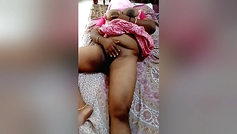 Petite india chick fingers her hot pussy in bed solo