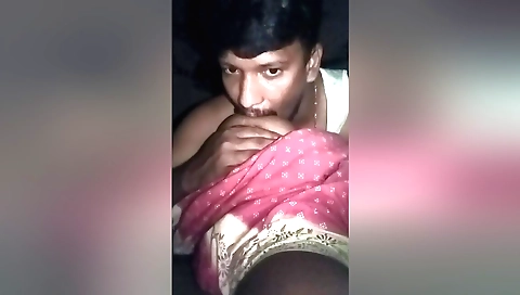 Indian amateur chick in a tight bra and pussy on camera