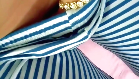 Indian woman makes out with her fingers in amateur solo video