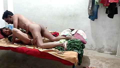 Indian hottie makes hot amateur video with sexy body