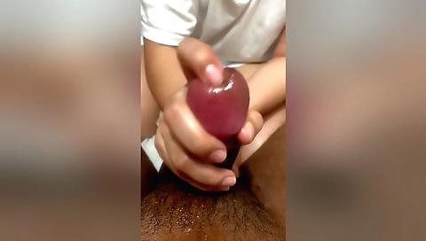 Busty amateur woman has a good handjob on her face
