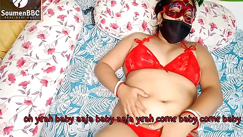 Big booty milf is having her pussy filled with new toy