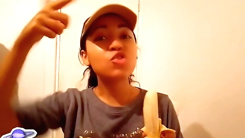 Cute milf enjoys banana and a hot dildo in amateur vid