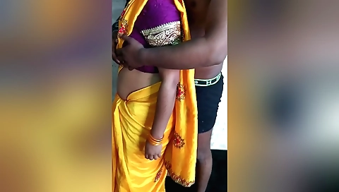 Indian girl with a nice body gets naked and has sex