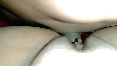 Indian chick in a big booty and a blowjob in the car
