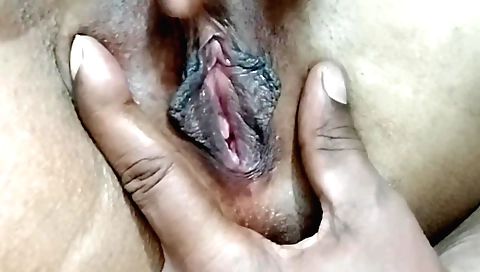 Indian mature sex video showing a big ass and a huge ass