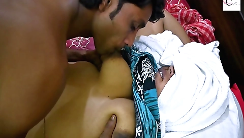 Indian amateur chick fucked in a bedroom by a thief